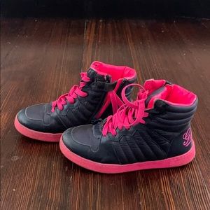 High-top girl sneakers by Gucci. Size EU28